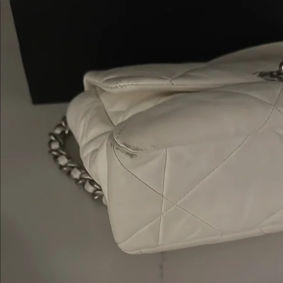 CHANEL 19 White, silver, and gold Quilted Shoulder Bag with Flap Closure - Picture 2 of 10